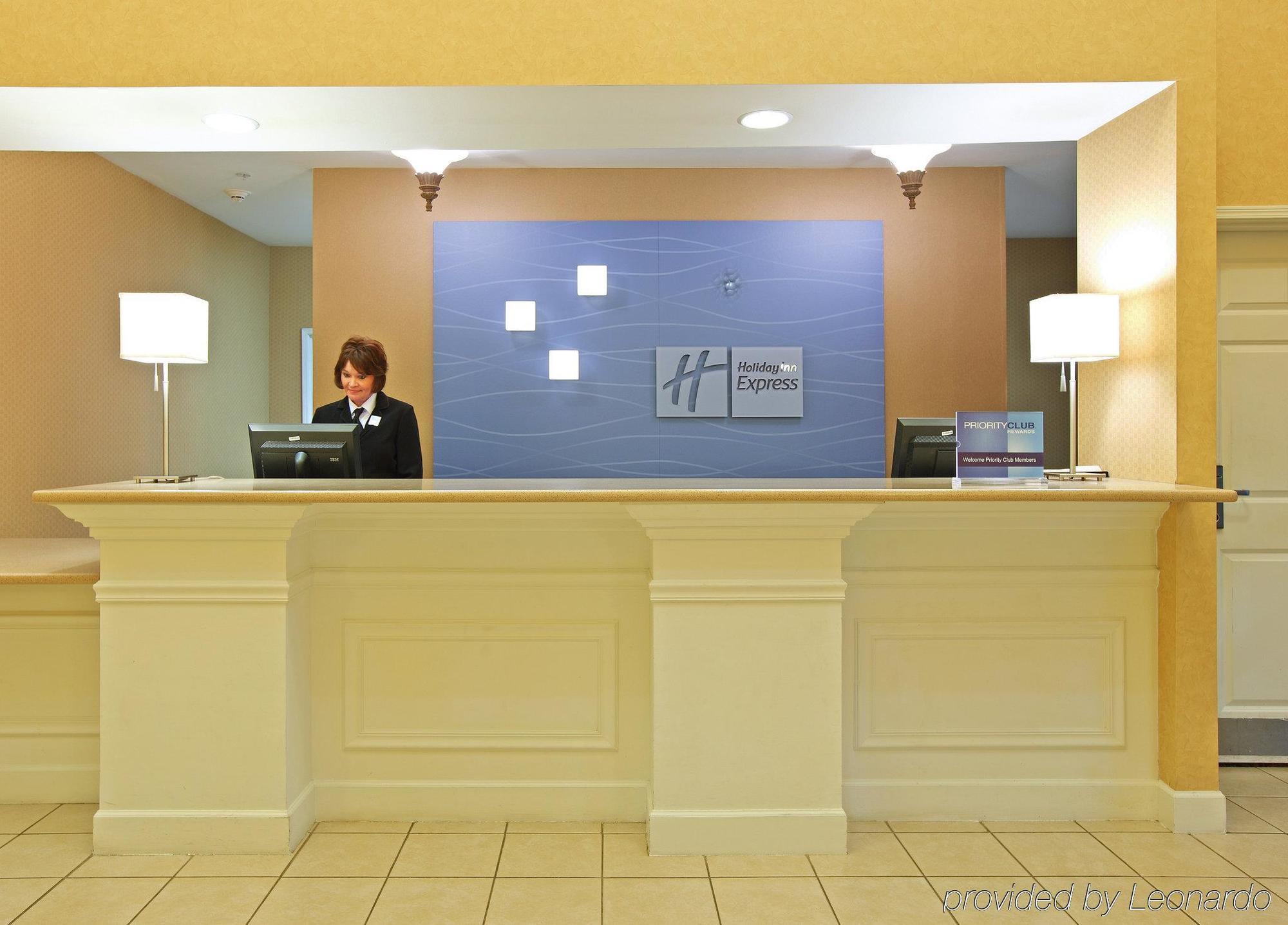 Holiday Inn Express & Suites Magnolia-Lake Columbia Inreriör bild