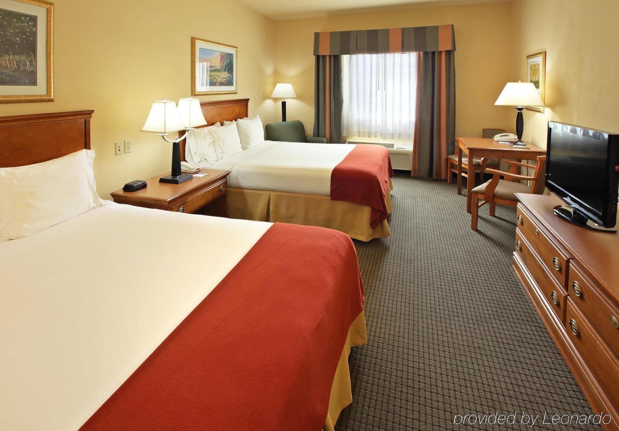 Holiday Inn Express & Suites Magnolia-Lake Columbia Rum bild