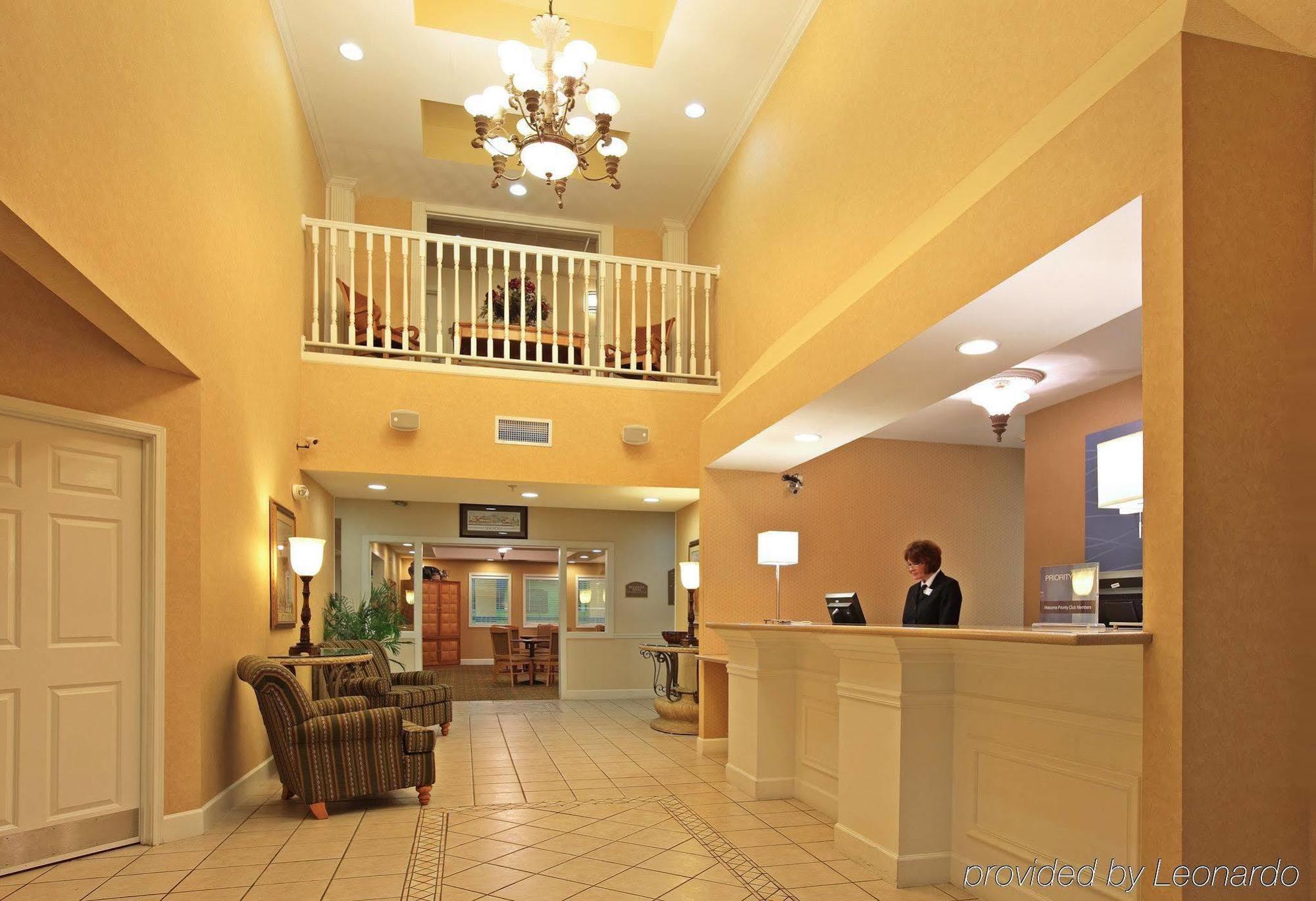 Holiday Inn Express & Suites Magnolia-Lake Columbia Inreriör bild